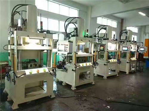 油压切边机调试现场